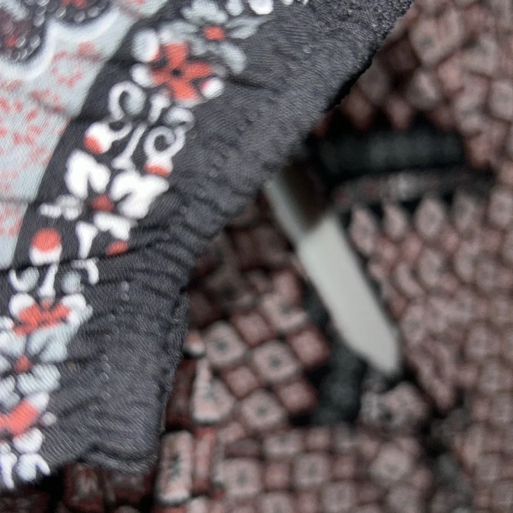 🦋Floral and Black Long Sleeve Juniors Romper 5/25$ - Picture 6 of 10